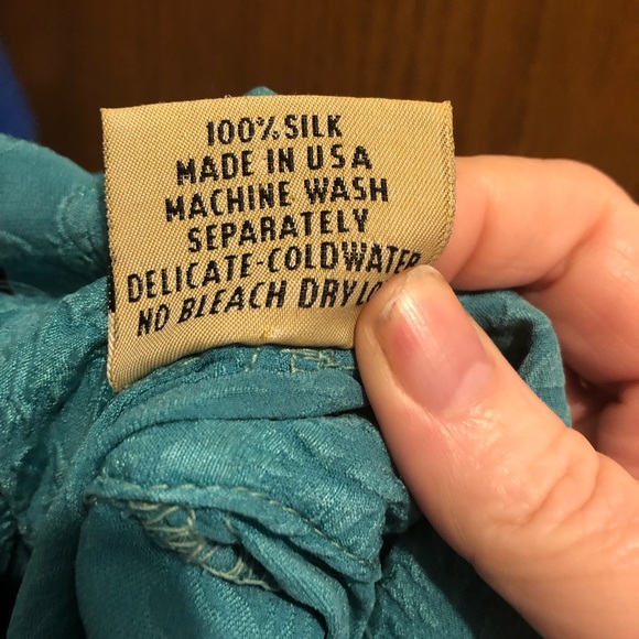 URU Machine Washable Silk Blouse- 739 $100 or $80 w/offer - Picture 4 of 4